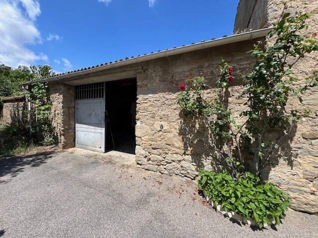 Maison de maitre avec jardin et grand garage — photo du bien