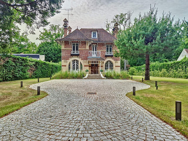 Maison avec dépendances, 12 Pièces 250 m² habitables,  parc de 4500 m² — photo du bien