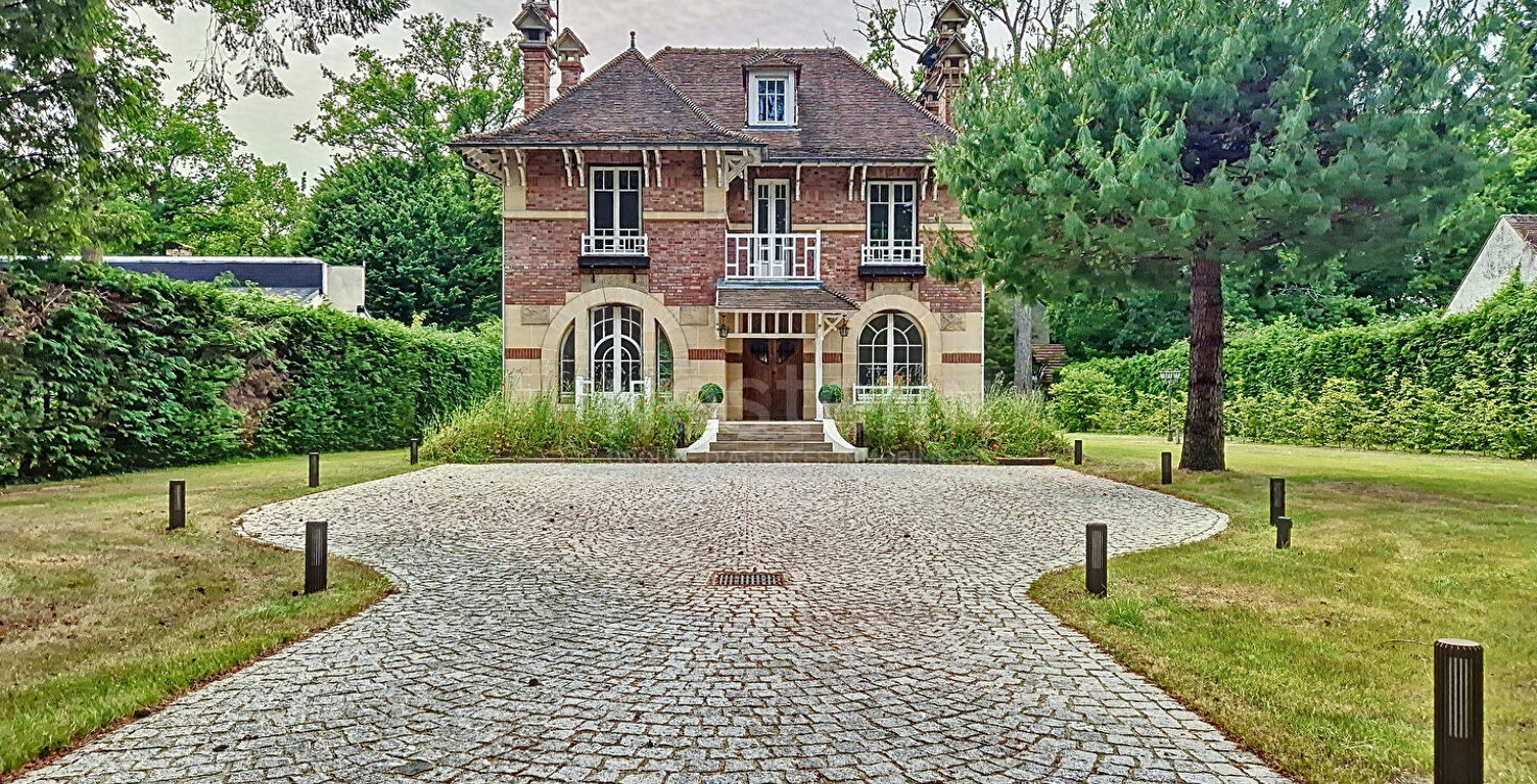 Maison avec dépendances, 12 Pièces 250 m² habitables,  parc de 4500 m² — photo 1