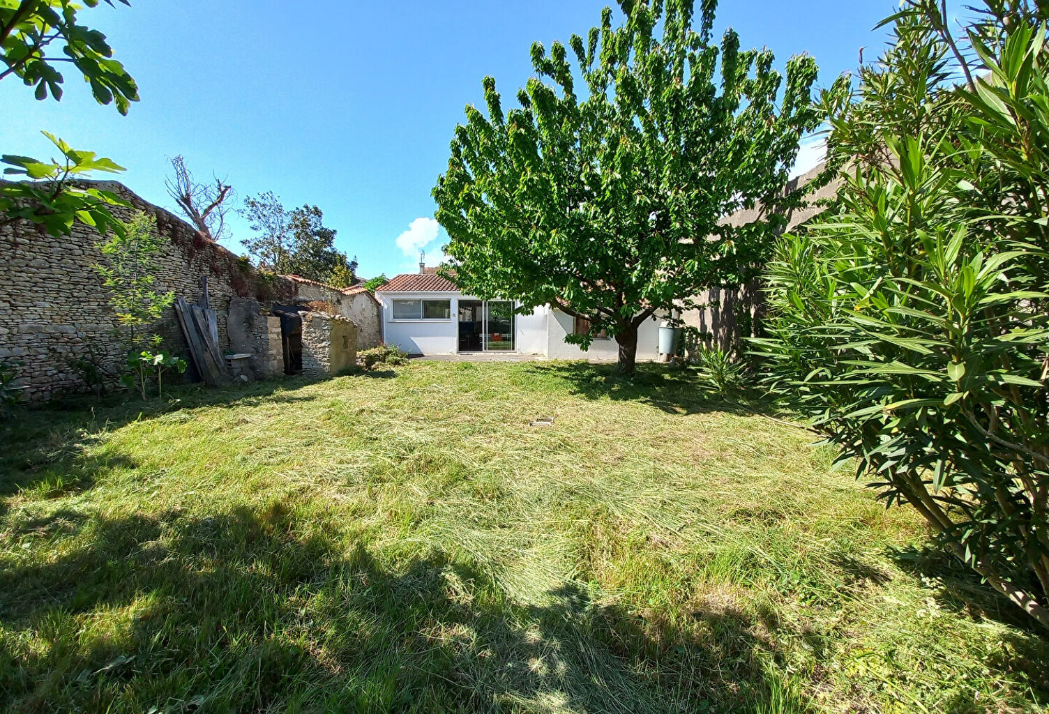 MAISON DE CHARME AU COEUR DU VILLAGE AVEC STUDIO INDÉPENDANT ET GARAGE — photo 1