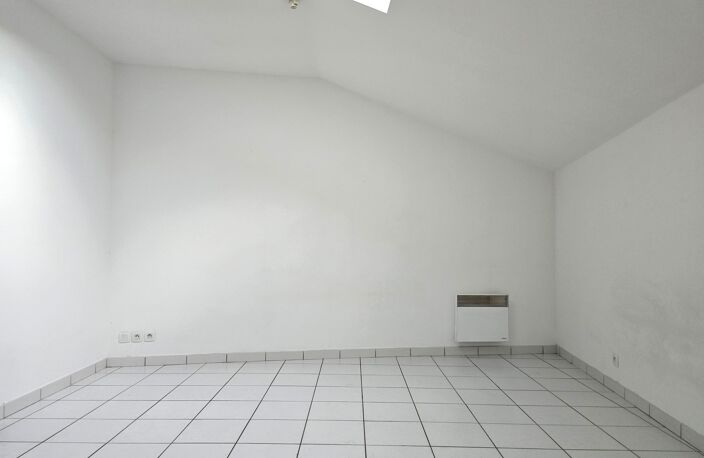 SAINT SERNIN - APPARTEMENT T2 DE 45 M2 ENV. CLAIR ET AU CALME. — photo 3