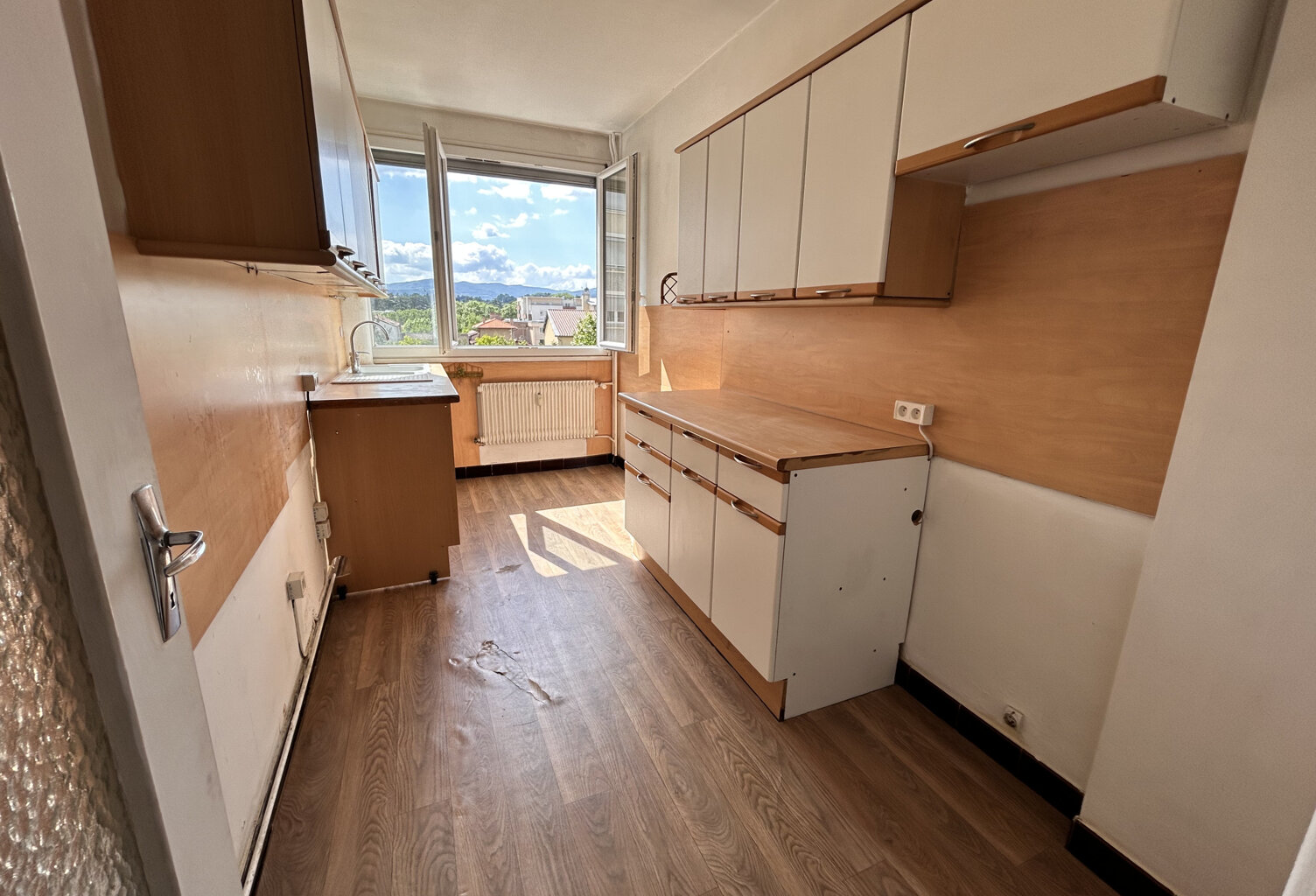 Appartement lumineux à rénover en plein coeur du centre-ville — photo 1