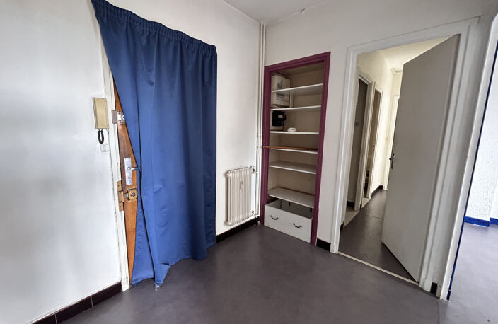 Appartement lumineux à rénover en plein coeur du centre-ville — photo 4