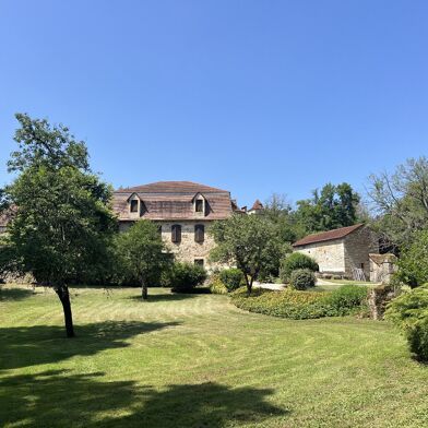 Maison 5 pièces 420500 €