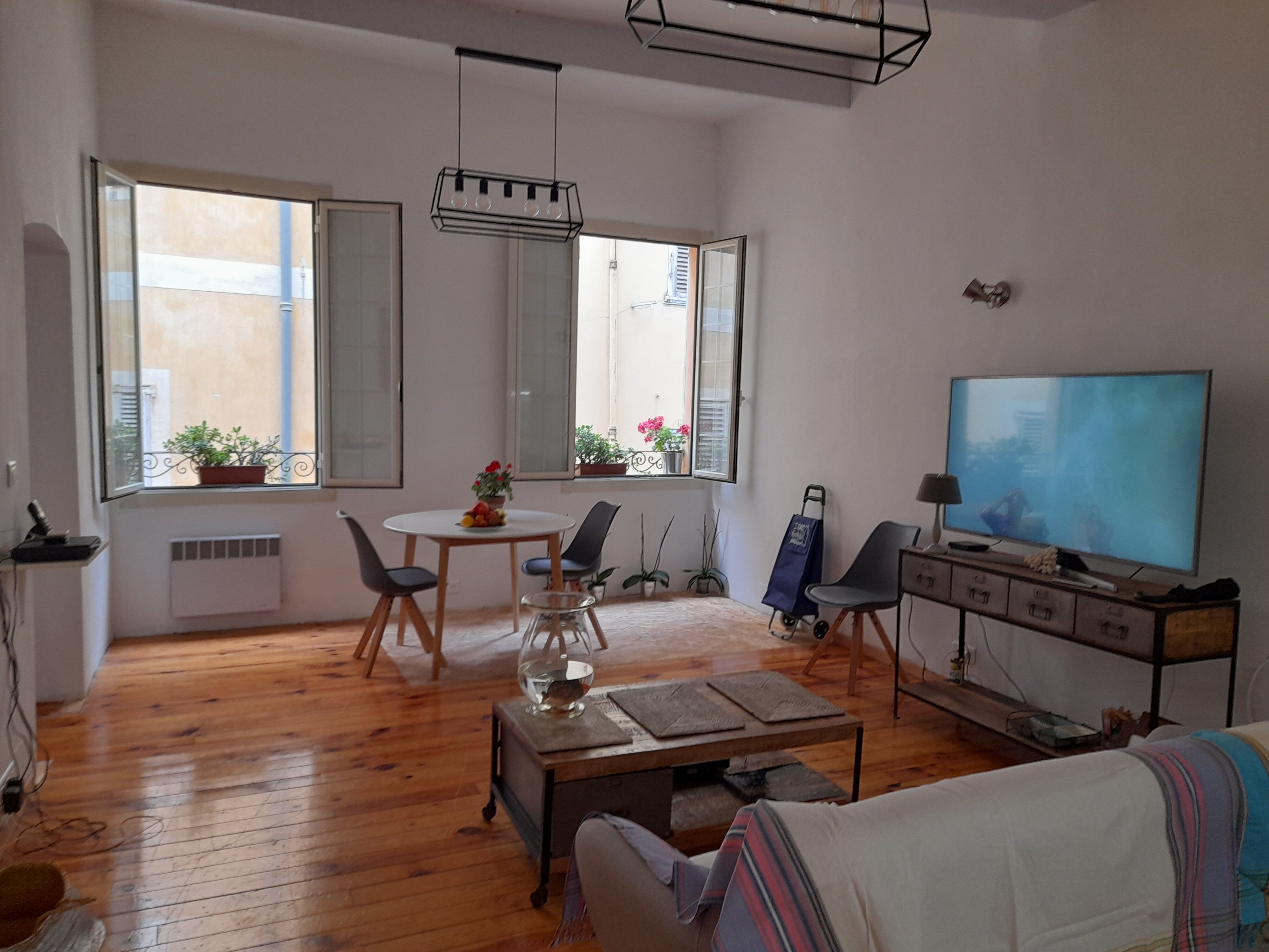 Location 12 mois VIEUX NICE 3 P TOUT inclus