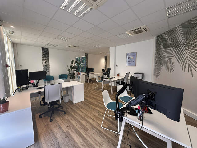 LOCAL COMMERCIAL OU PROFESSIONNEL A LOUER ANGERS CENTRE — photo du bien