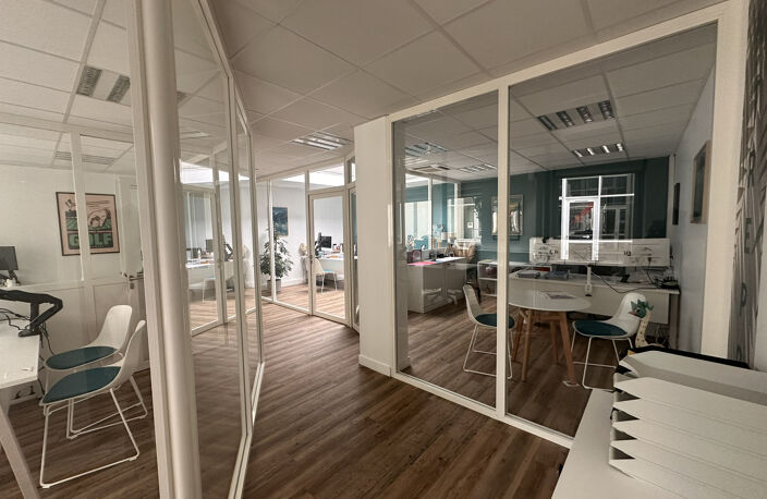 LOCAL COMMERCIAL OU PROFESSIONNEL A LOUER ANGERS CENTRE — photo 2