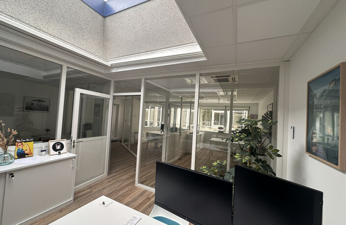 LOCAL COMMERCIAL OU PROFESSIONNEL A LOUER ANGERS CENTRE — photo 5
