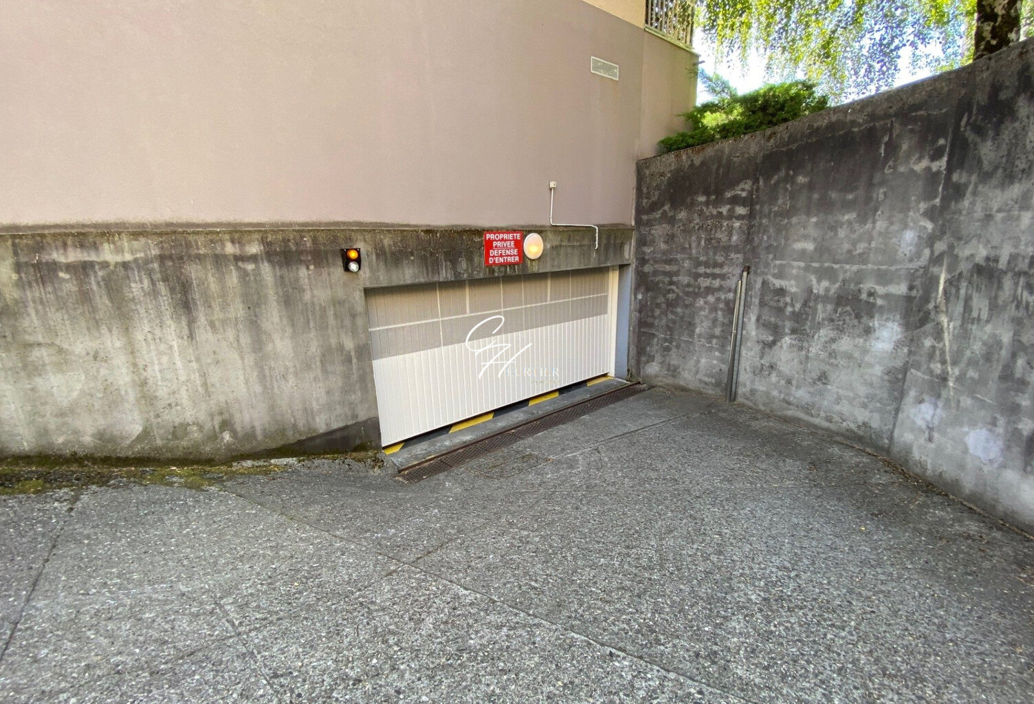 GRENOBLE - Place de parking moto — photo 1