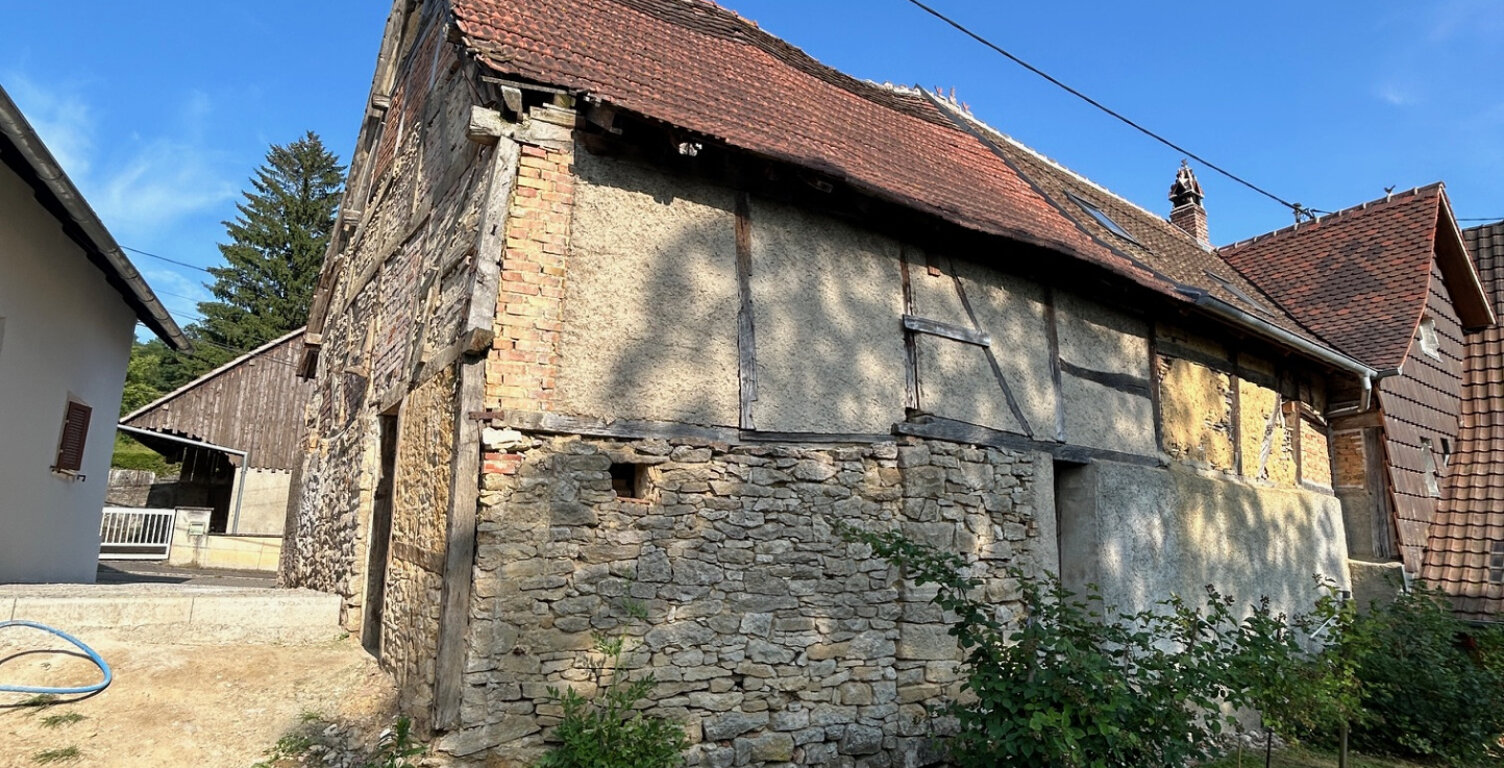 Grange de 90m2 à réhabiliter entièrement au coeur de Walheim — photo 1