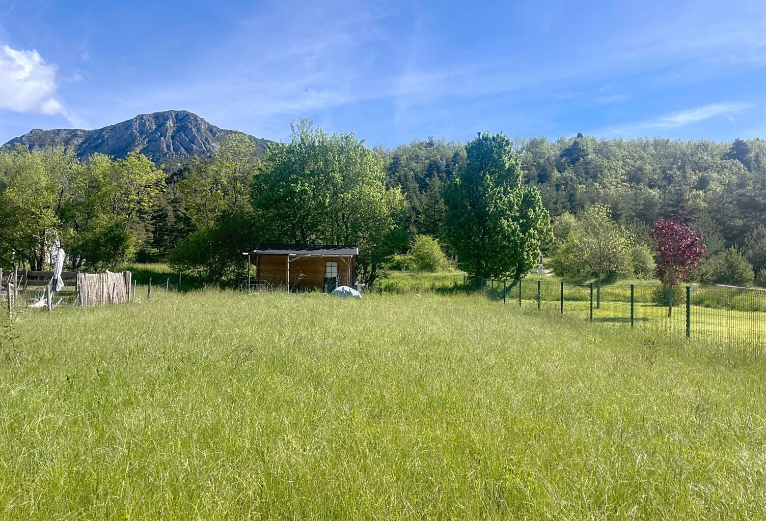 Terrain de 1202 m² viabilisé constructible — photo 1