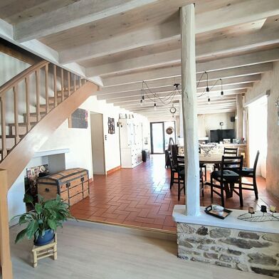 Maison 7 pièces 300800 €