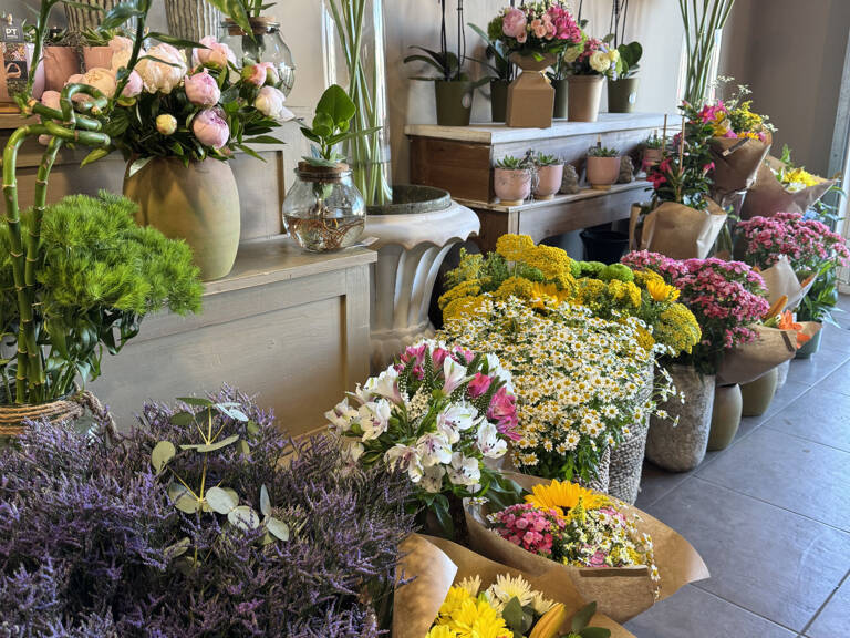 Dépt. 07 - A VENDRE à AUBENAS - F.D.C. de Fleuriste — photo 1