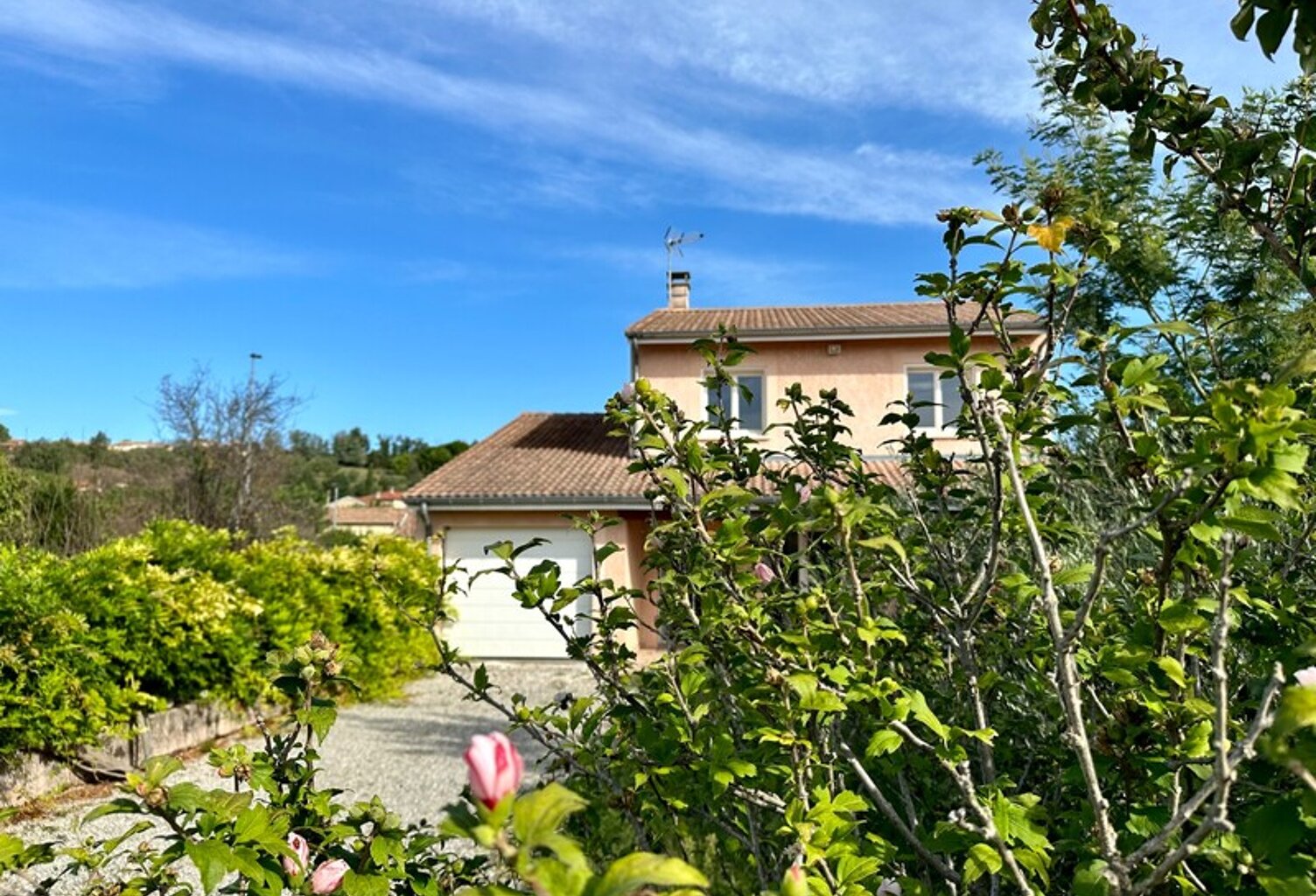 Villa — photo 1