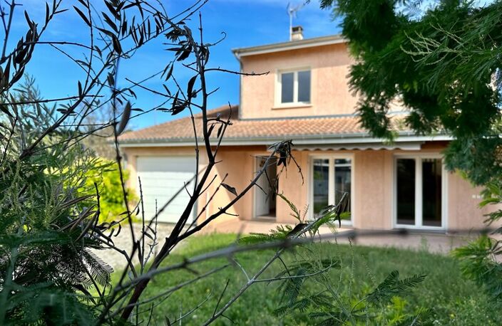 Villa — photo 2