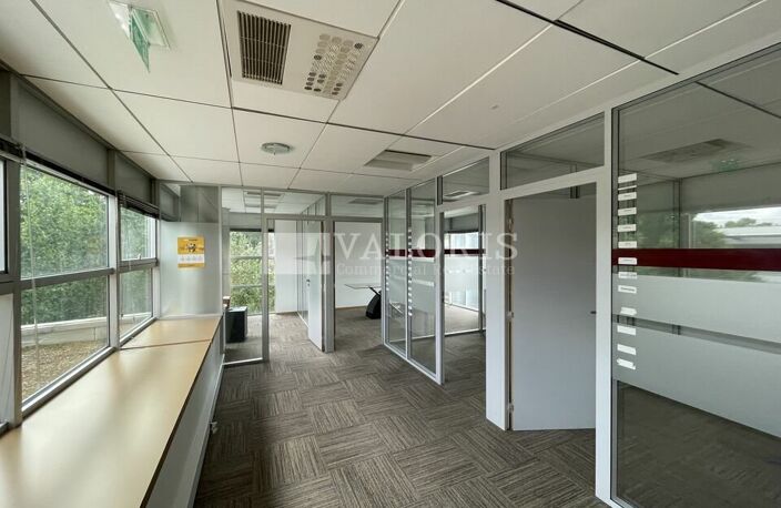 BUREAUX à LOUER — photo 2
