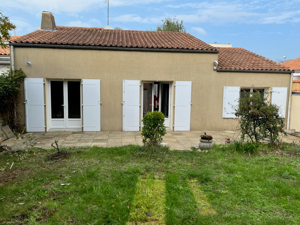 Villa / Maison 6 pièces  à louer Rochelle (La) 17000