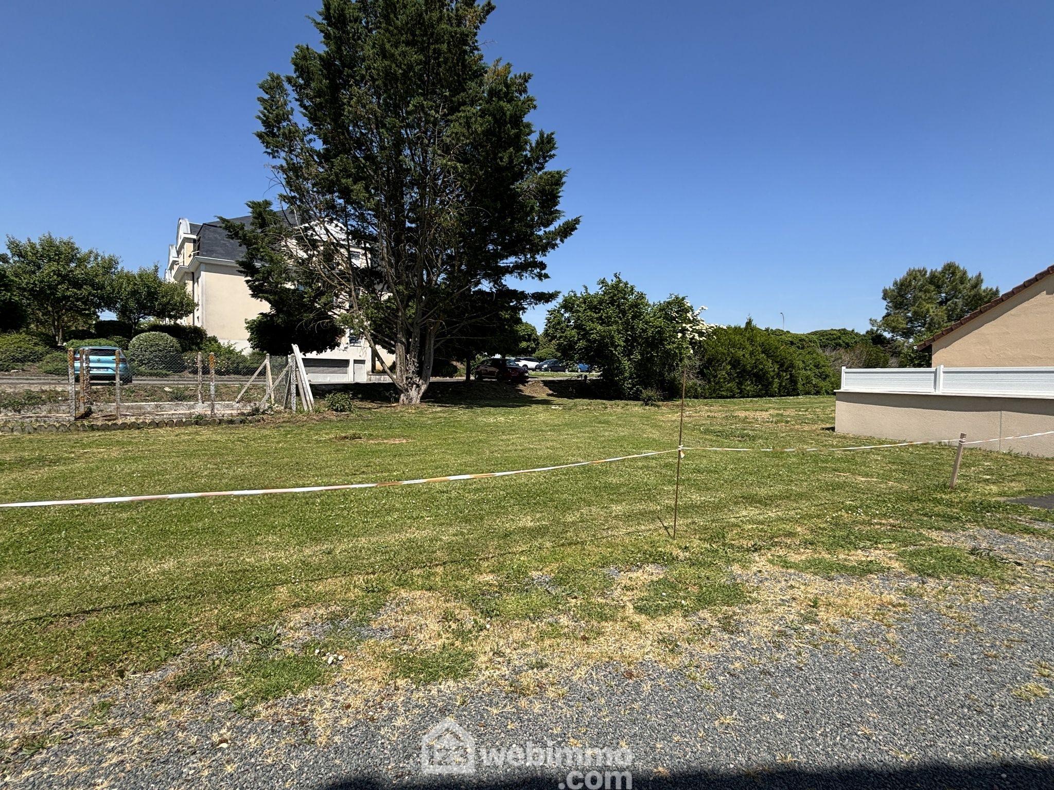Terrain constructible - 1613m² - Châtellerault