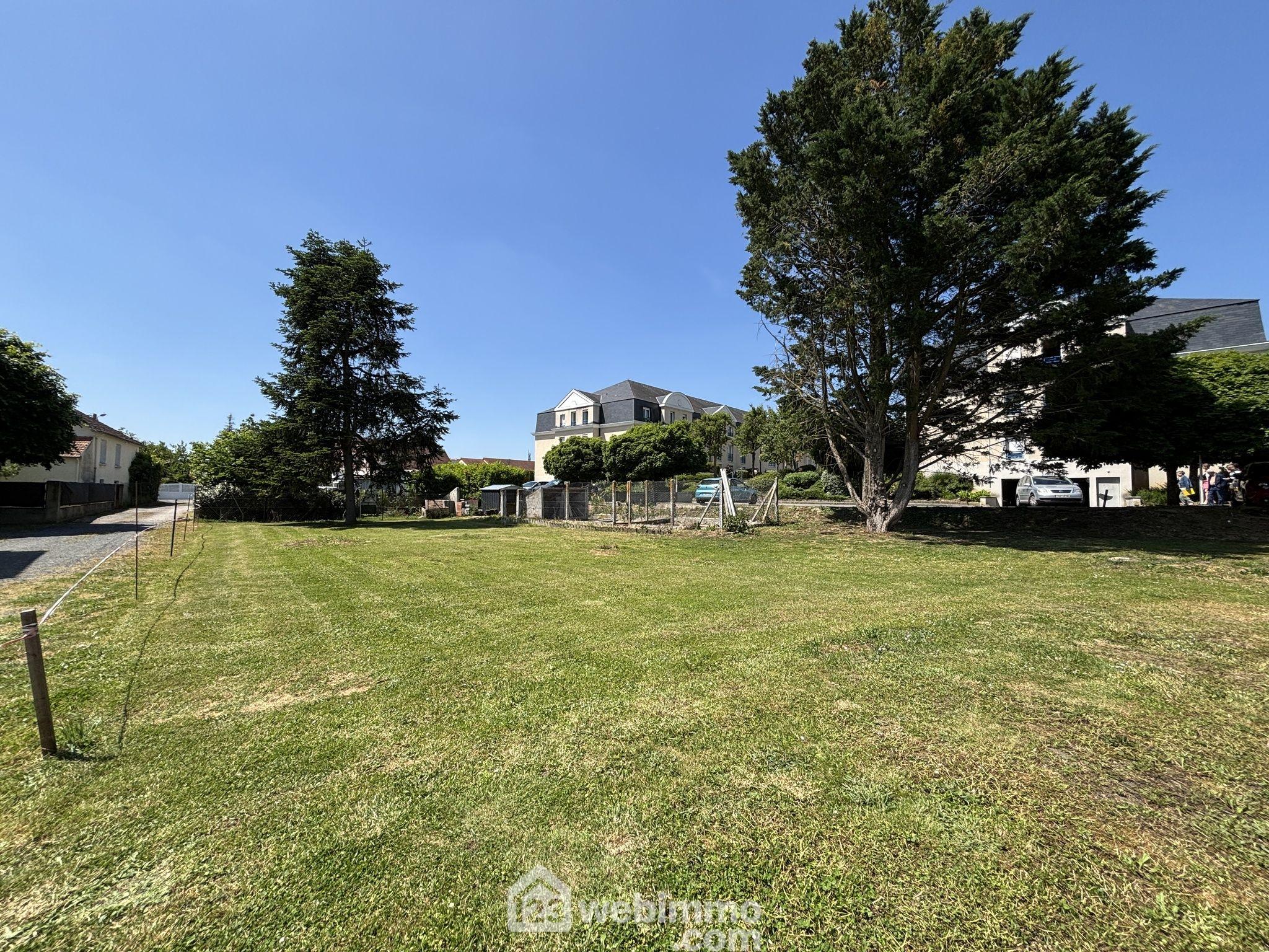 Photo Terrain constructible - 1613m² - Châtellerault image 2/4