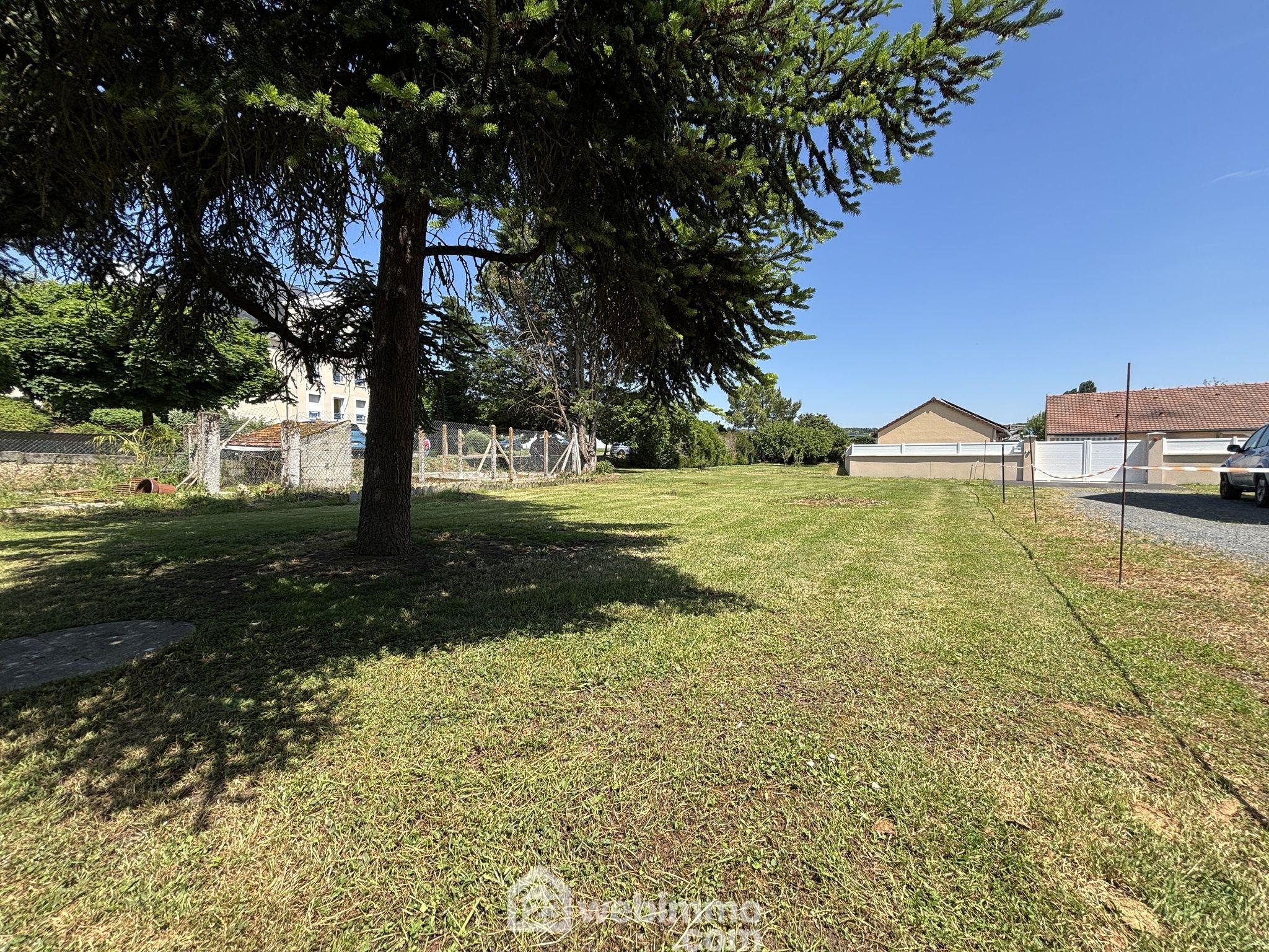 Photo Terrain constructible - 1613m² - Châtellerault image 3/4