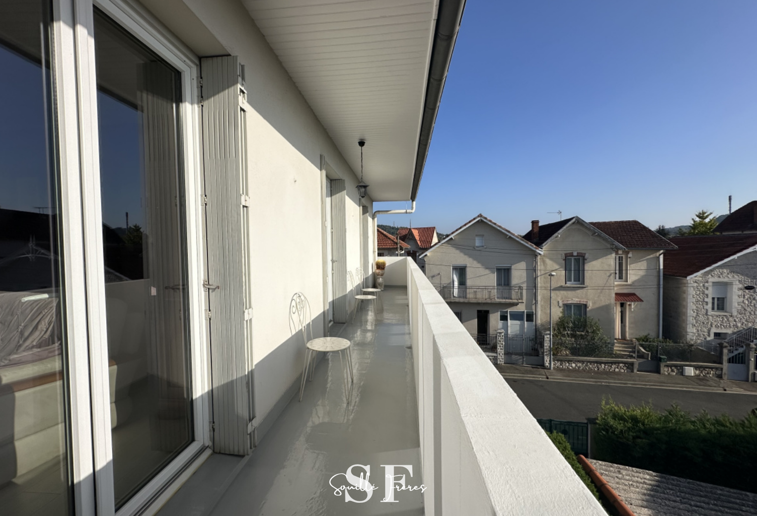 AGEN CENTRE- APPARTEMENT AVEC BALCON ET PARKING — photo 1