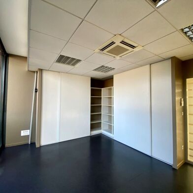 Commerce  472000 €