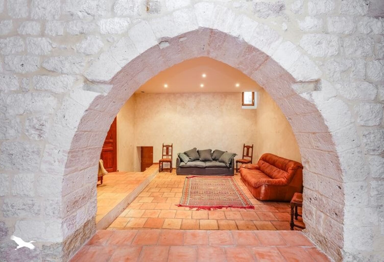 Maison en pierre de 8 pièces principales — photo 1