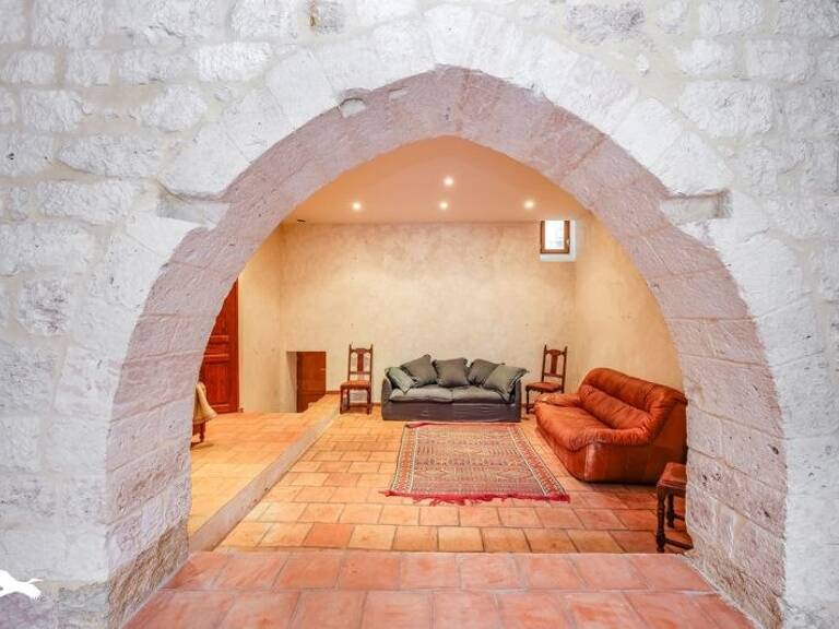 Maison en pierre de 8 pièces principales — photo 1