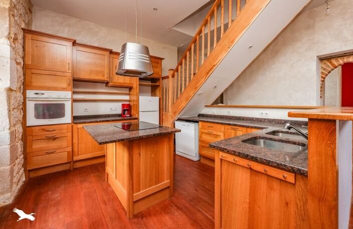 Maison en pierre de 8 pièces principales — photo 2