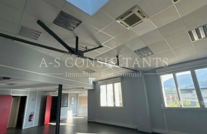 BUREAUX à louer — photo 2