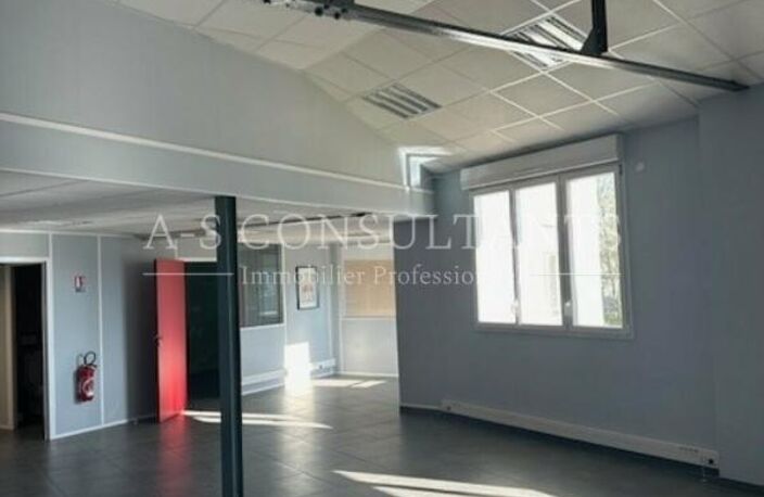 BUREAUX à louer — photo 3