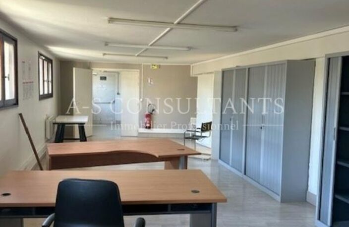 BUREAUX à louer — photo 2