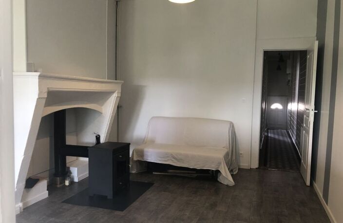 MAISON DE VILLE  A PAUILLAC STYLE ECHOPPE  3 CHAMBRES  ET SON — photo 3