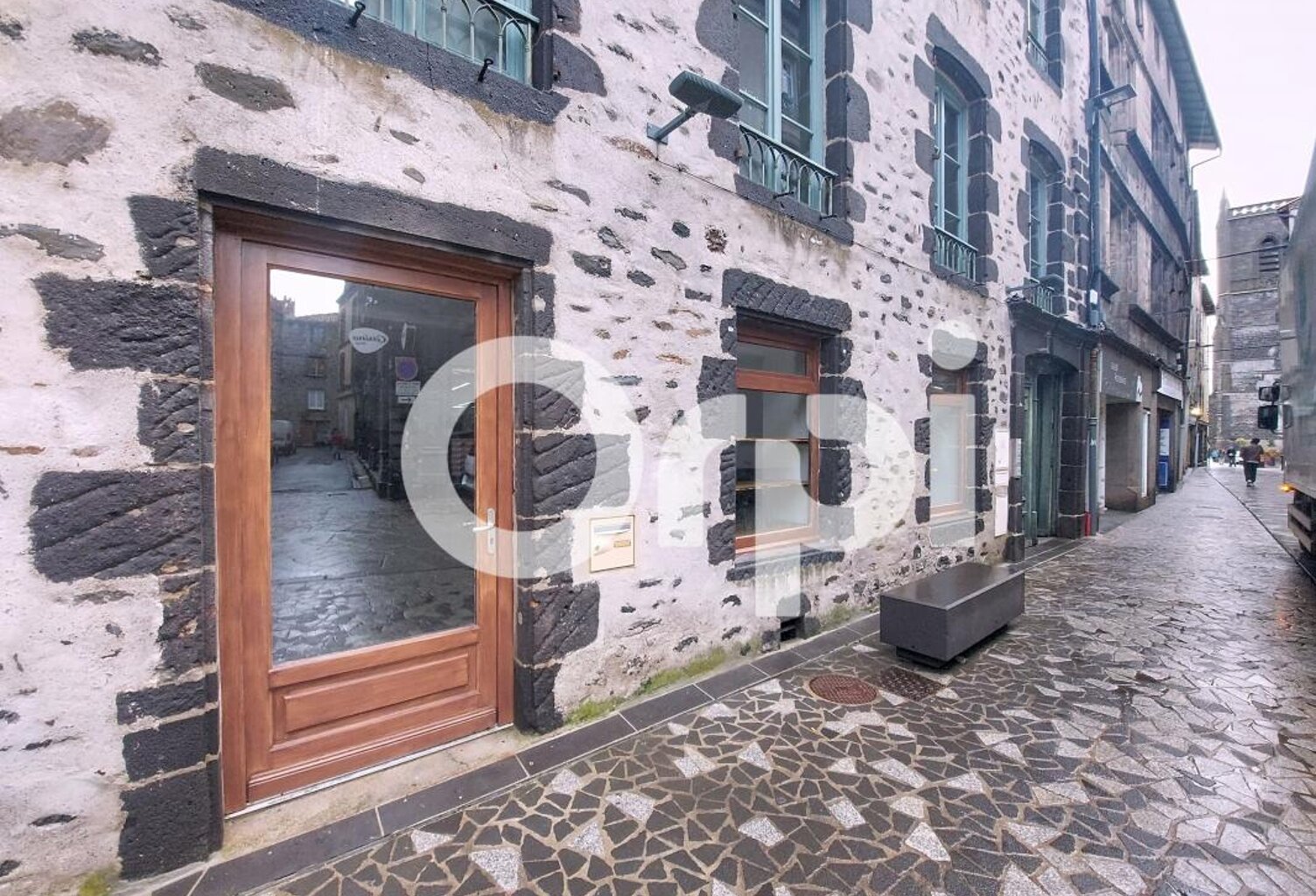 À louer – Local commercial 47 m² – Centre-ville de Saint-Flour — photo 1