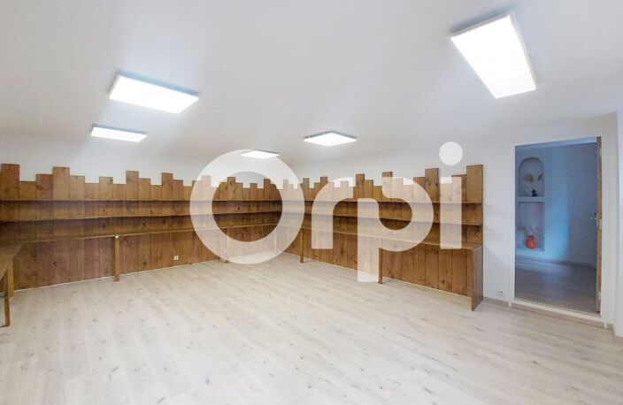 À louer – Local commercial 47 m² – Centre-ville de Saint-Flour — photo 2