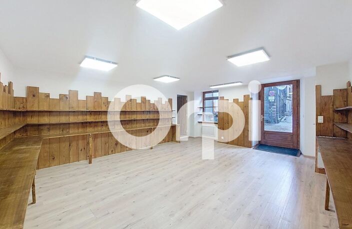 À louer – Local commercial 47 m² – Centre-ville de Saint-Flour — photo 3