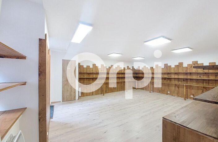 À louer – Local commercial 47 m² – Centre-ville de Saint-Flour — photo 4