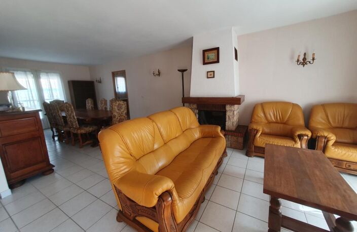 Maison de plain-pied en 4 faces avec garage — photo 4