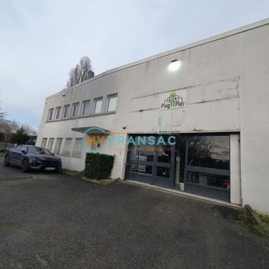 Local industriel  5896 €