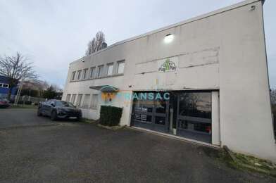 Local industriel  5896 €