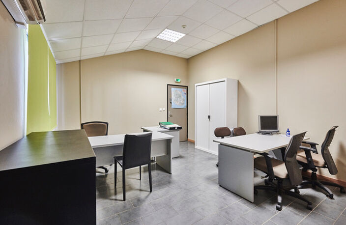 Jolis Bureaux 313 m² dans l'Est — photo 3