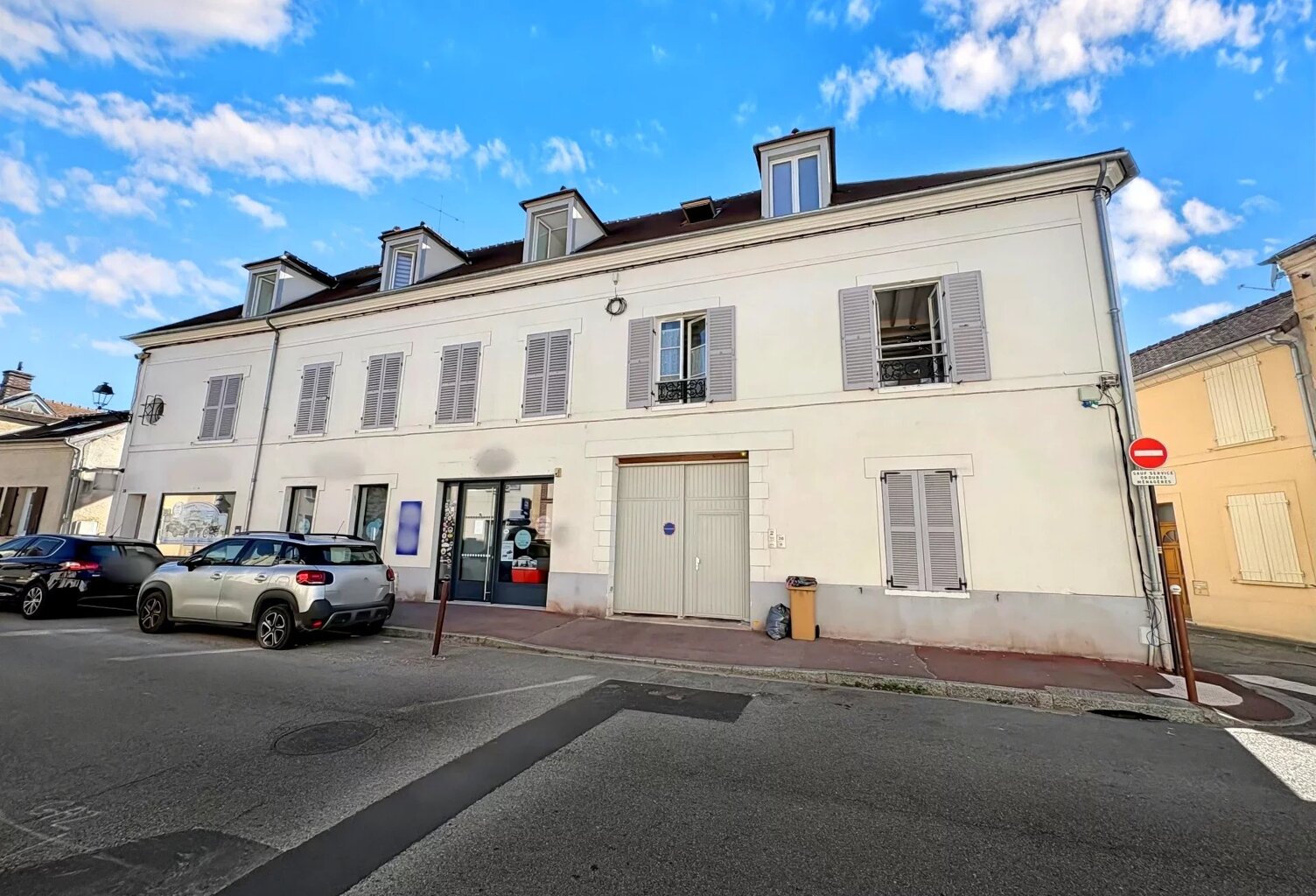 A VENDRE - ENSEMBLE IMMOBILIER - ANET - 400 m² — photo 1
