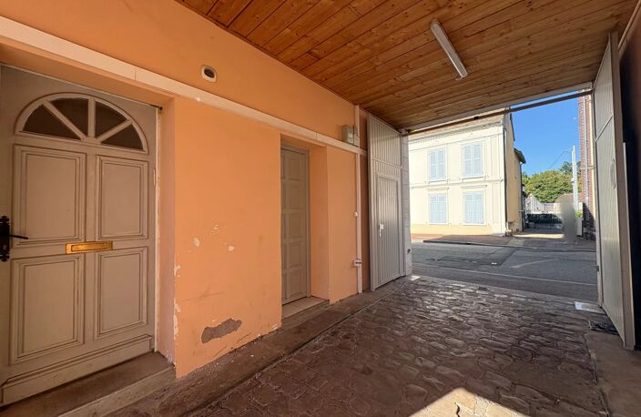 A VENDRE - ENSEMBLE IMMOBILIER - ANET - 400 m² — photo 3