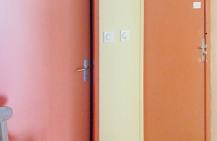 LOCAL PROFESSIONNEL — photo 4