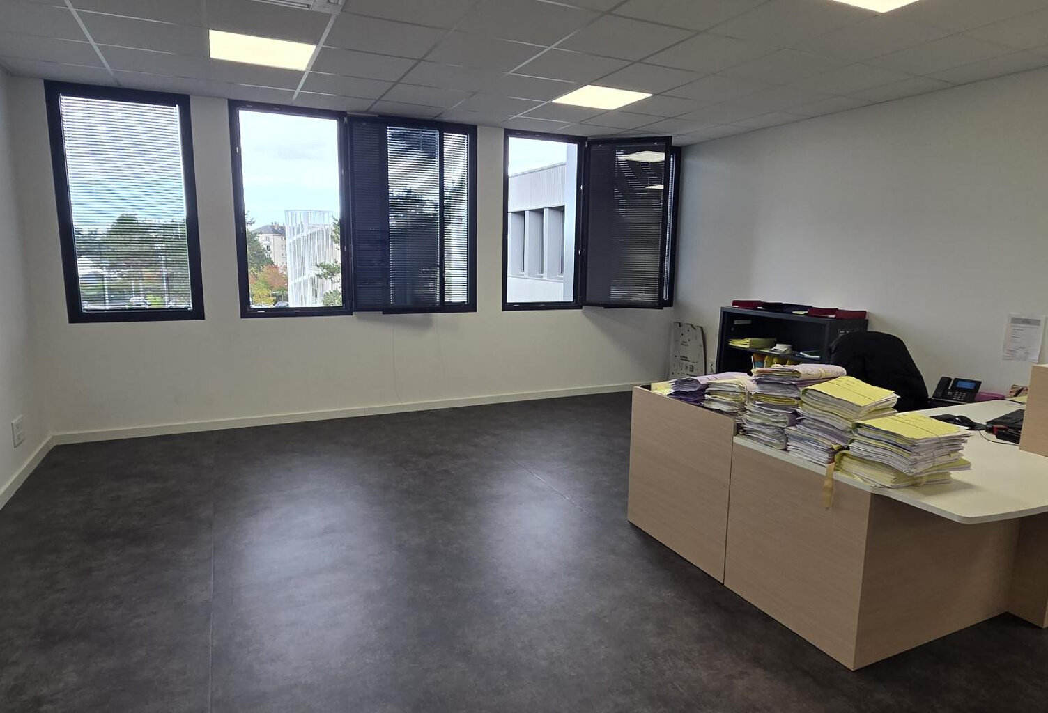 A VENDRE Bureaux 289m2 - Angers SUD — photo 1