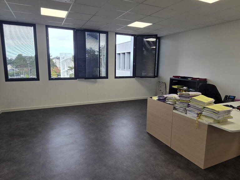A VENDRE Bureaux 289m2 - Angers SUD — photo 1