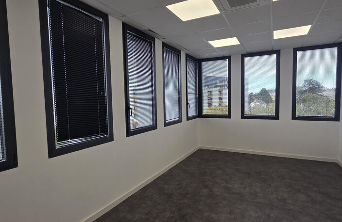 A VENDRE Bureaux 289m2 - Angers SUD — photo 2
