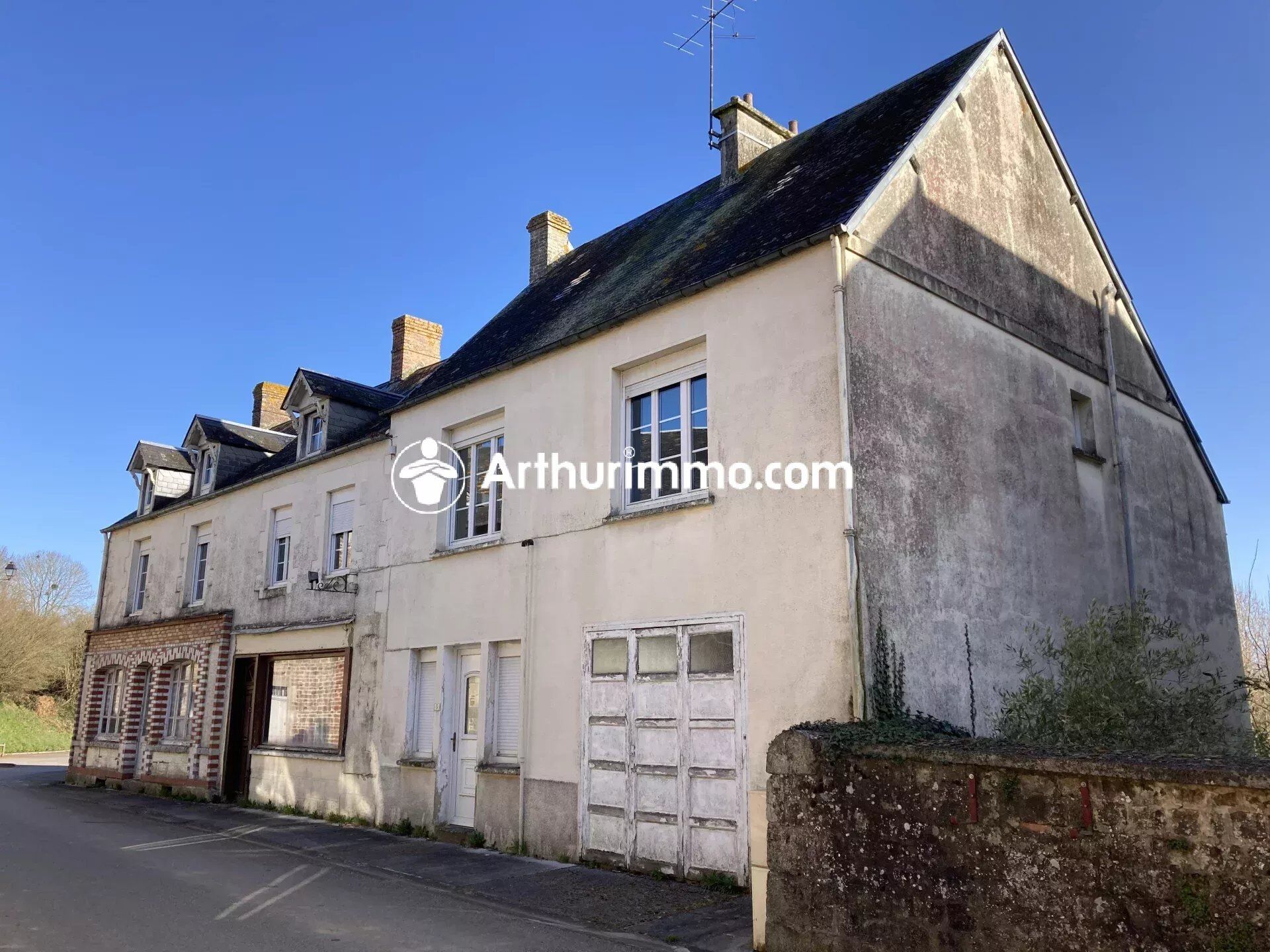 Maison 8 pièces 253 m² · à Saint-Ellier-les-Bois · 253 m² · 75 000 €