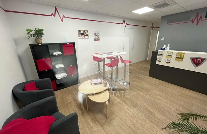 BUREAUX à LOUER — photo 2