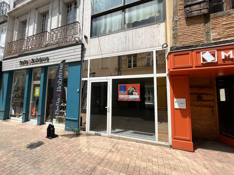 Local commercial à louer dans la rue de Paris. Prix raisonnable. Emplacement numéro 1 à Villeneuve sur Lot — photo 1